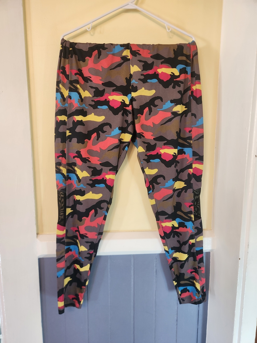 Nicki Minaj Multicolor Camo Active Leggings